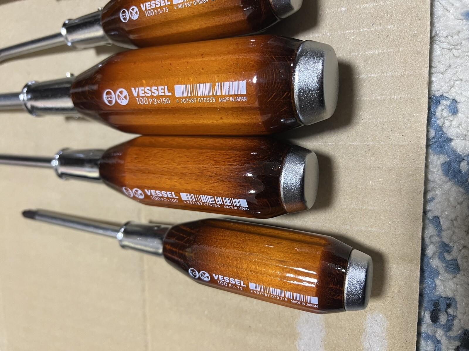 VESSEL 100 Phillips flat screwdriver 6-piece set penetrating wooden handle Japan