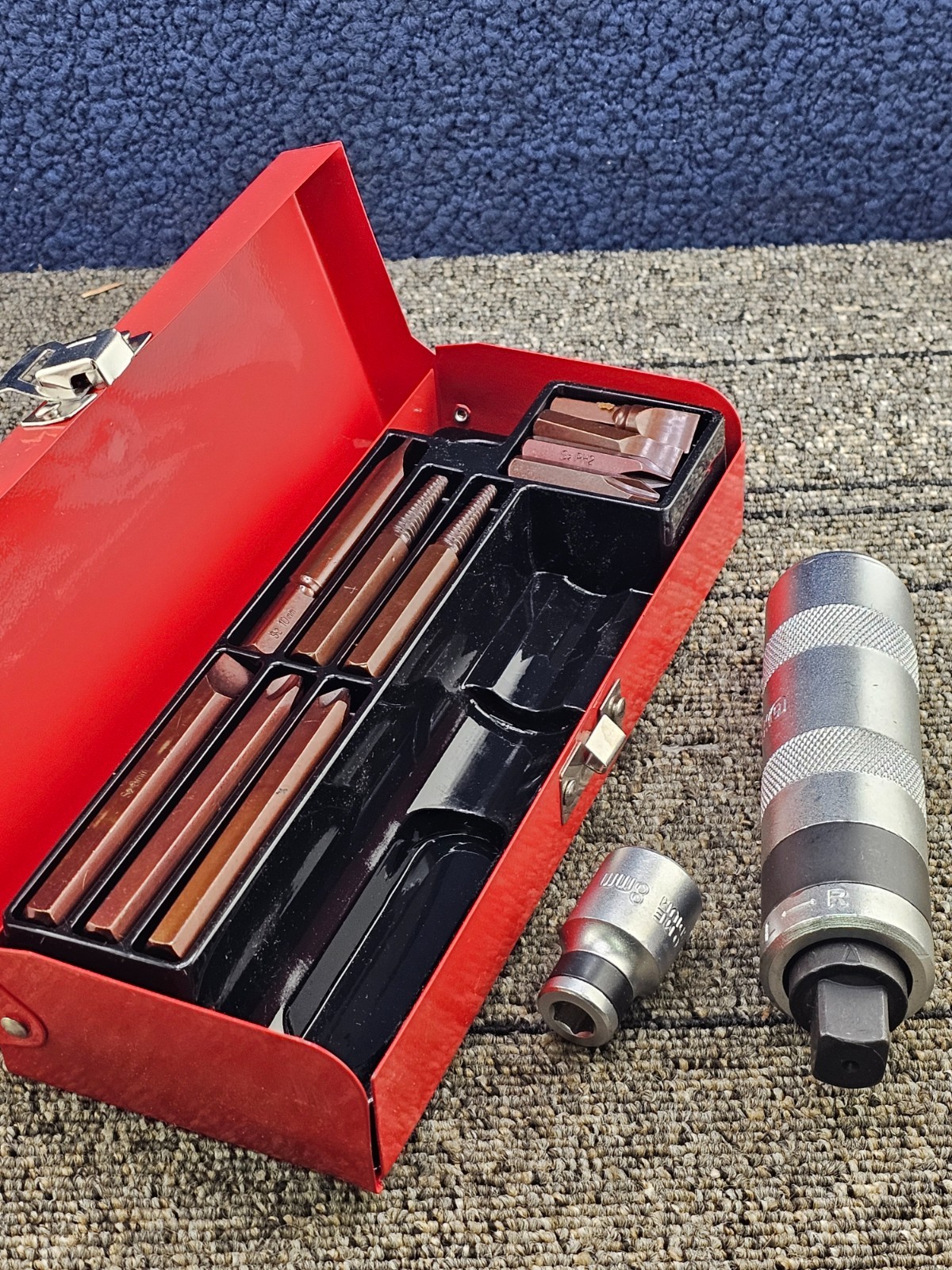 12 Piece Heavy-Duty Manual Impact Driver – Reversible 1/2″ Drive S2 Steel Case