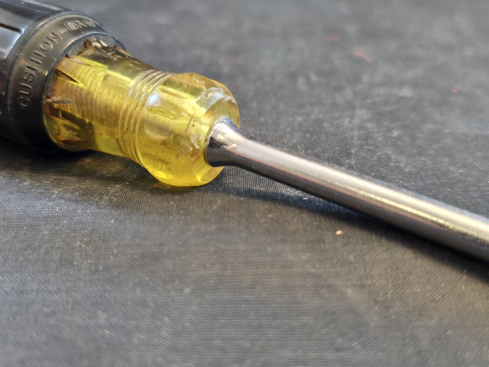 VINTAGE 8″ CRESCENT BRIDGEPORT 20 Cushion Grip Flat Screwdriver USA