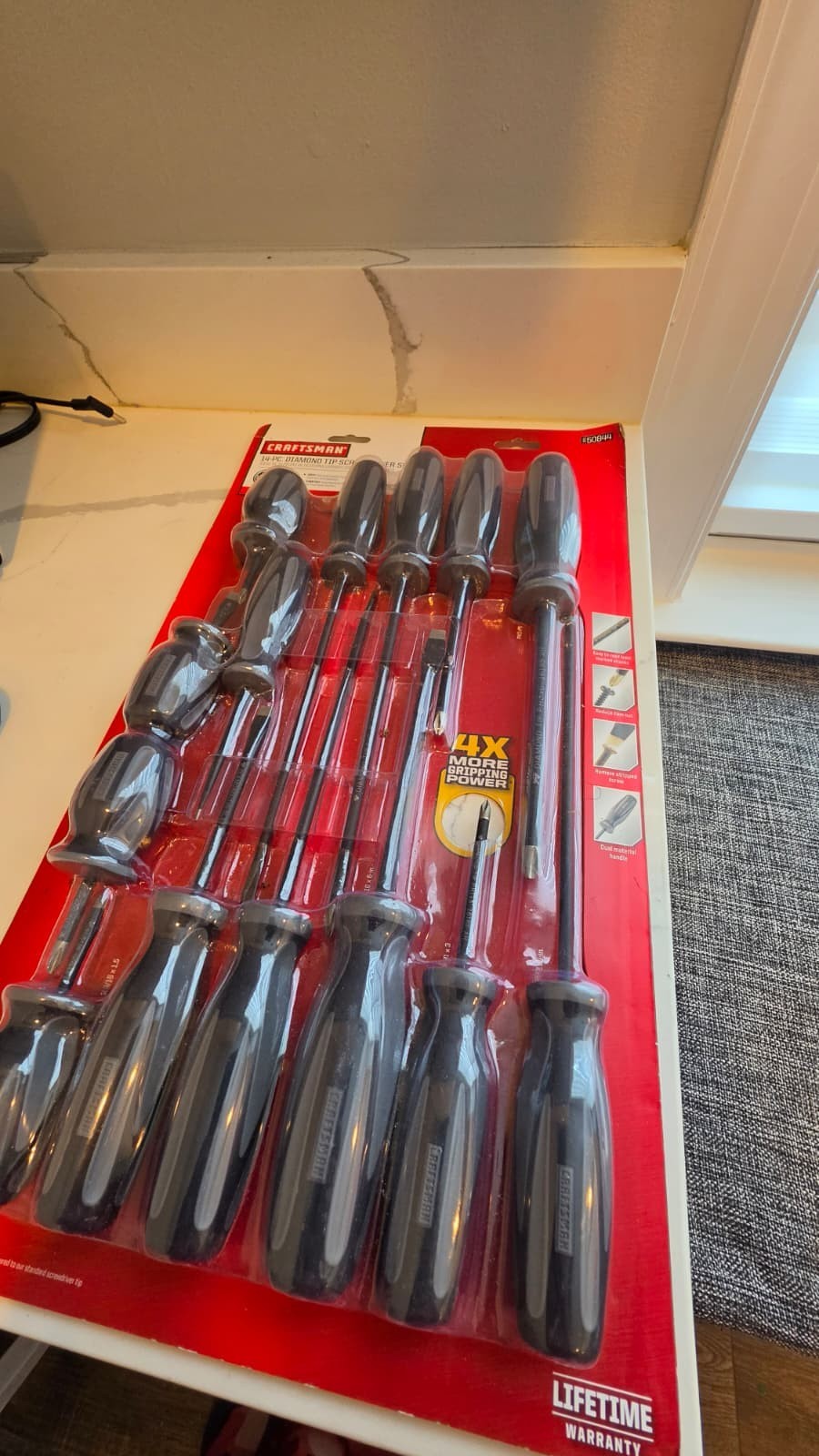 BRAND NEW Craftsman Extreme Grip 14-piece Diamond Tip Screwdriver Set