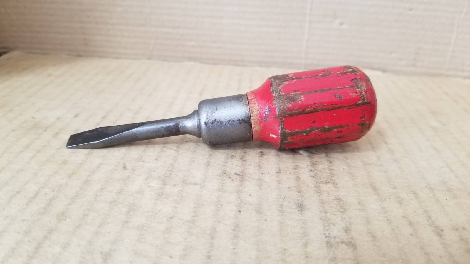 Vintage Red Wood Handle Stubby Flat/Slotted Screwdriver , VGC