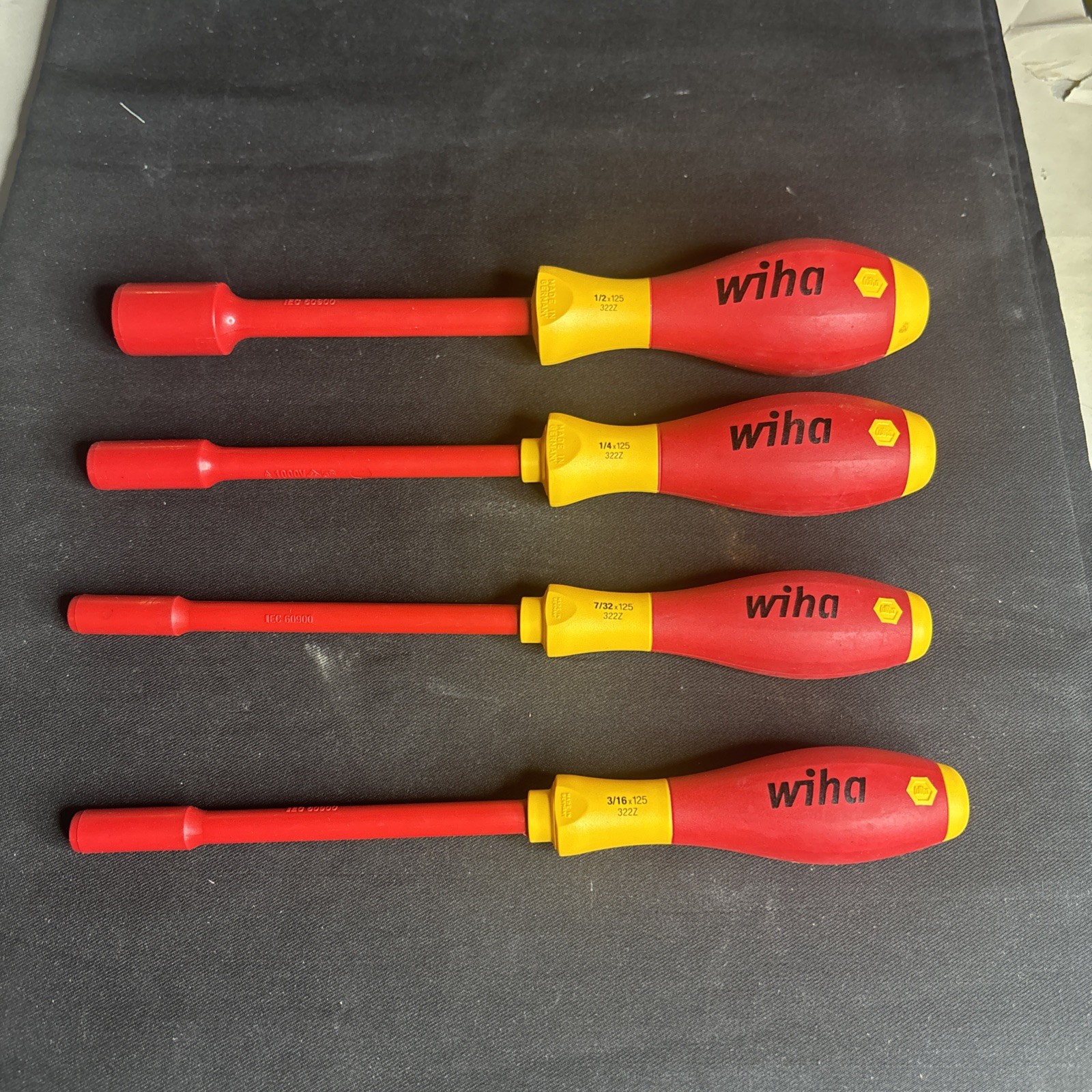 Wiha 4pc Insulated Screwdriver Set Random Drivers See Photos and Description