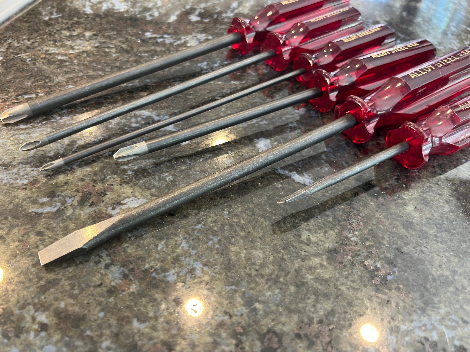Wright USA 6 Pc Screwdriver Set Phillips and Slotted Alloy Steel Red Handles