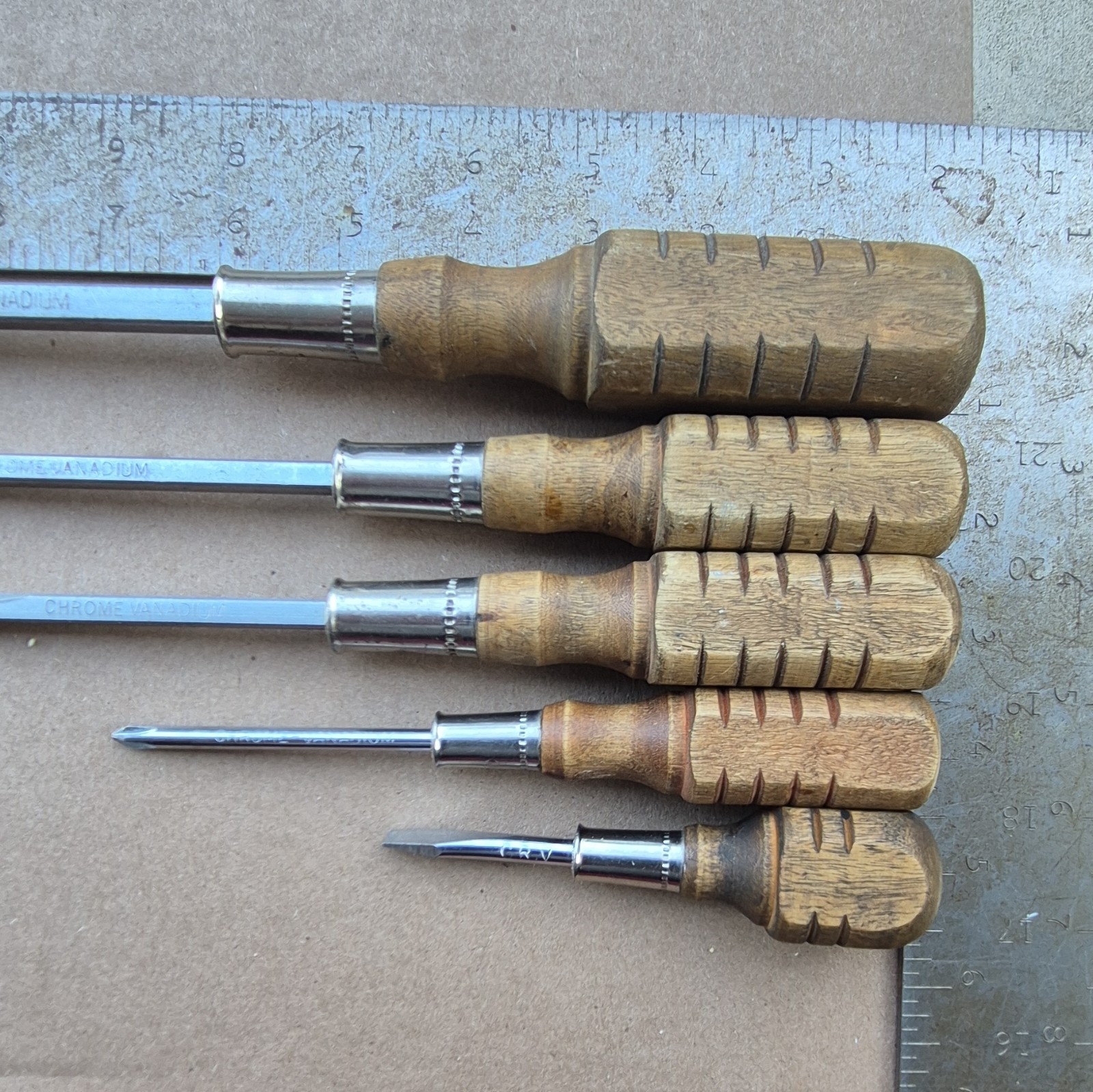 Vintage Taiwan Chrome Vanadium Wood Handle Screwdriver Set 5pc Lot 12″ To 4.5″