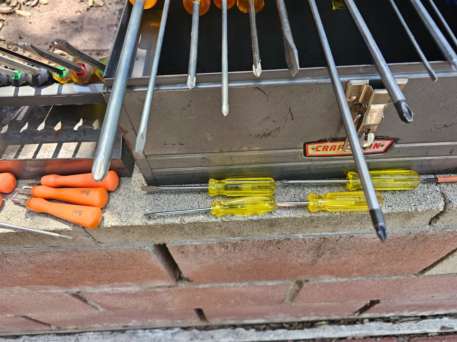 Huge Lot of 57 Screwdrivers Specific Tips Mixed With Nice Metal 17″x7.5″x7″ Case