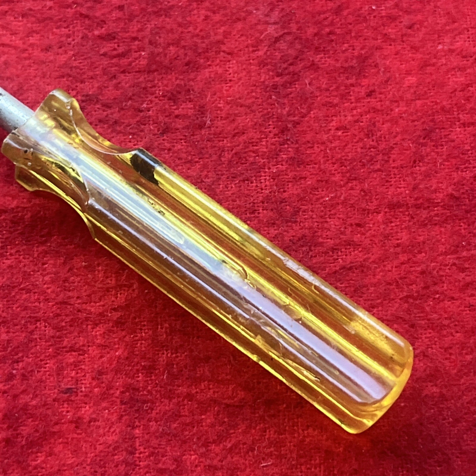 VINTAGE SLOTTED 6.5″ SCREWDRIVER CLEAR YELLOW HANDLE MADE IN USA (k5)