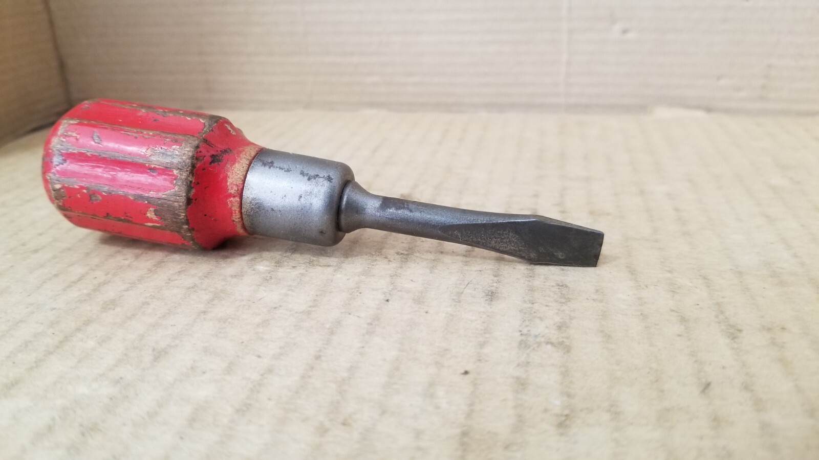 Vintage Red Wood Handle Stubby Flat/Slotted Screwdriver , VGC