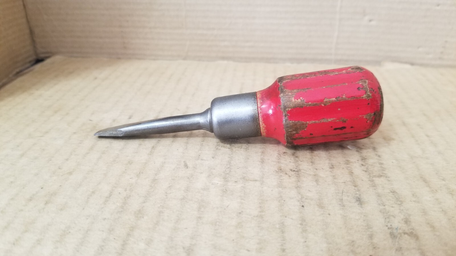 Vintage Red Wood Handle Stubby Flat/Slotted Screwdriver , VGC