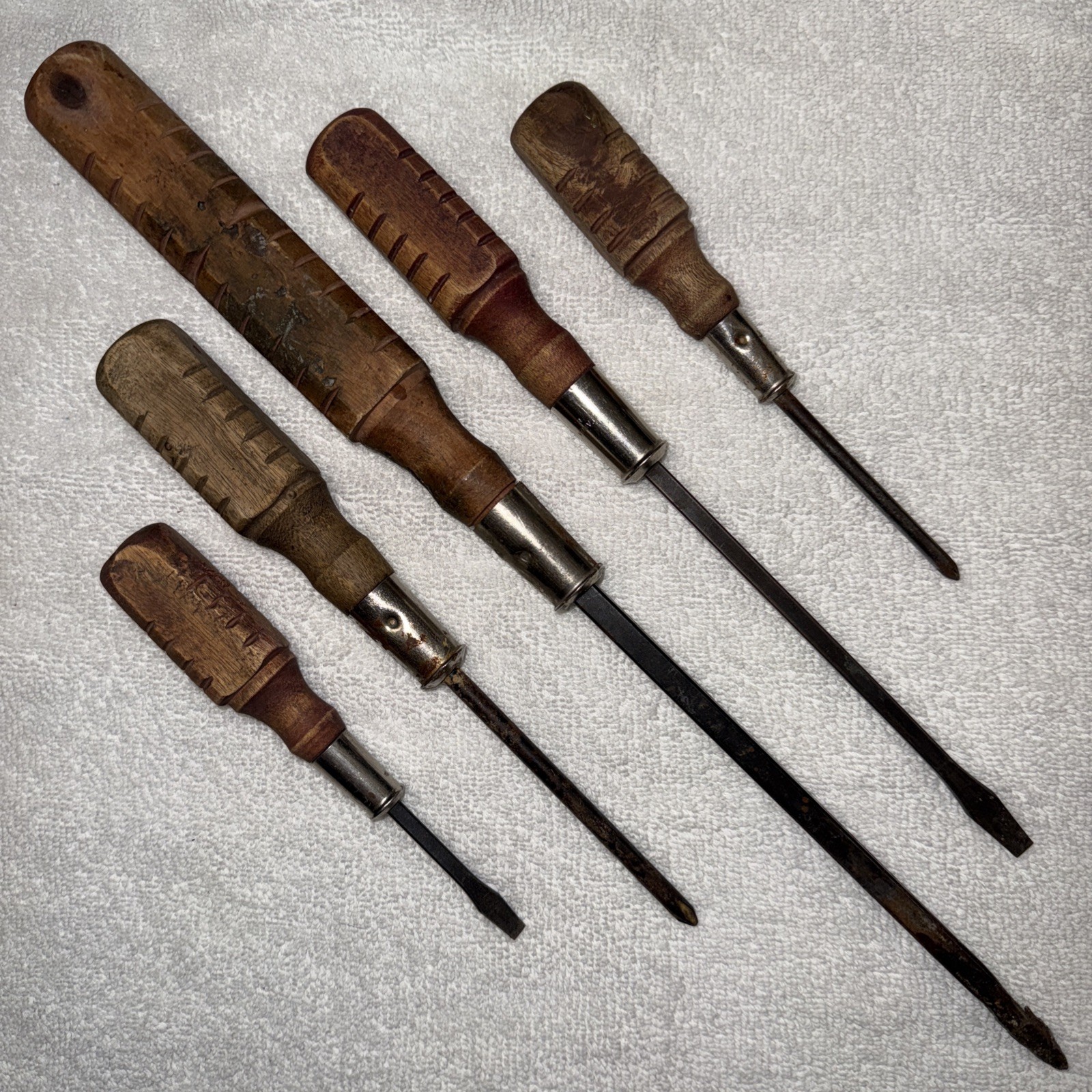 Vintage 5pc Screwdriver Set – 3 Flat Blade, 2 Phillips Wood Handle – Taiwan Tool