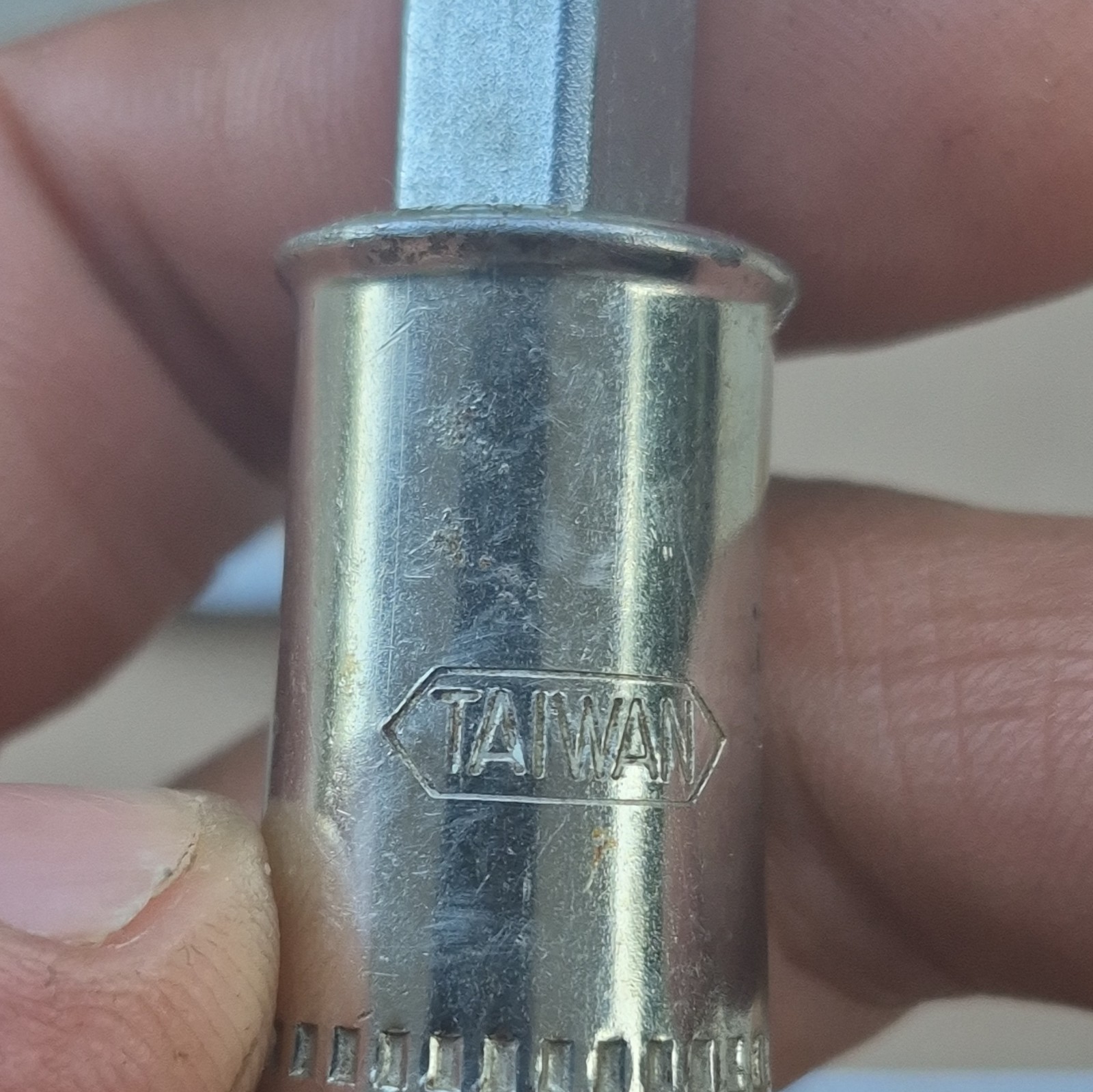 Vintage Taiwan Chrome Vanadium Wood Handle Screwdriver Set 5pc Lot 12″ To 4.5″