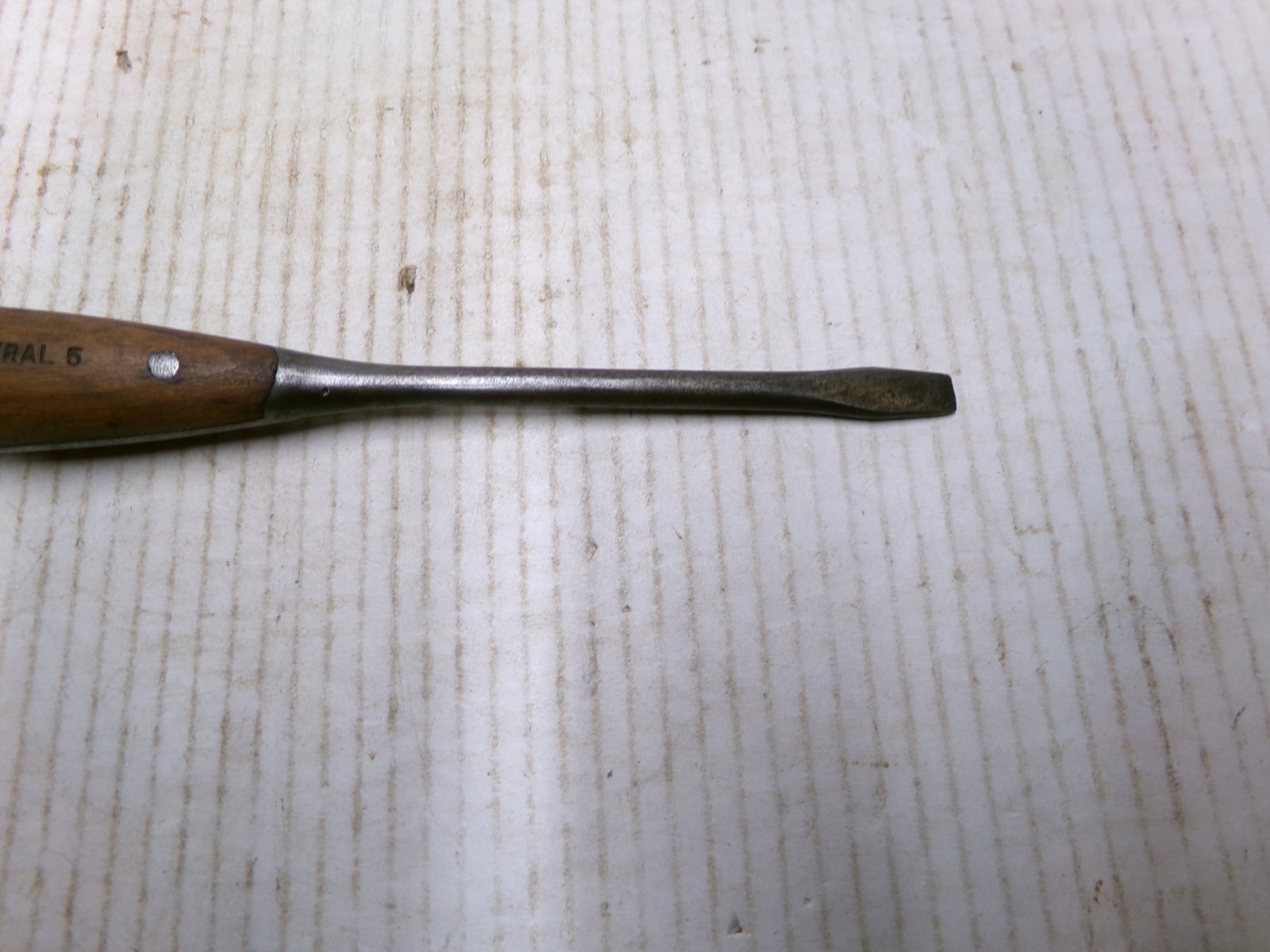 Federal Perfect Handle Screwdriver 9 1/4″ Vintage Tool