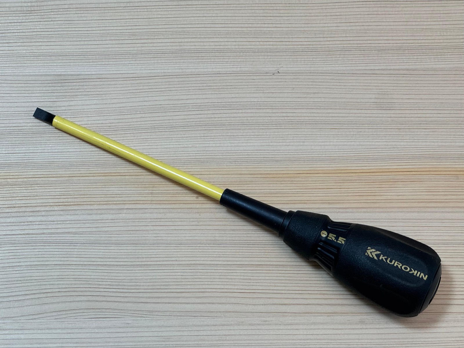 FUJIYA KUROKIN 556D-BG -5.5×150 Electrician Driver For Professionals