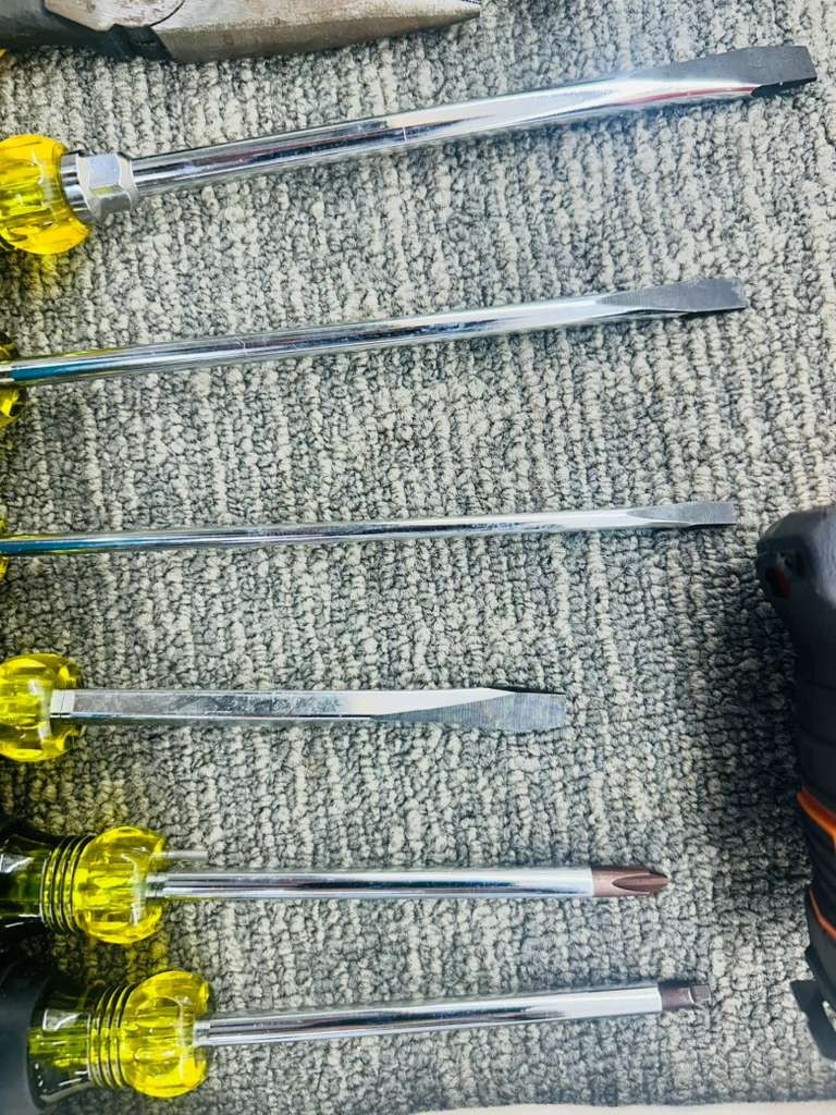 Klein Tools miscellaneous Set D203-8 Pliers 85076 Screwdrivers 5139 Bag – 409093