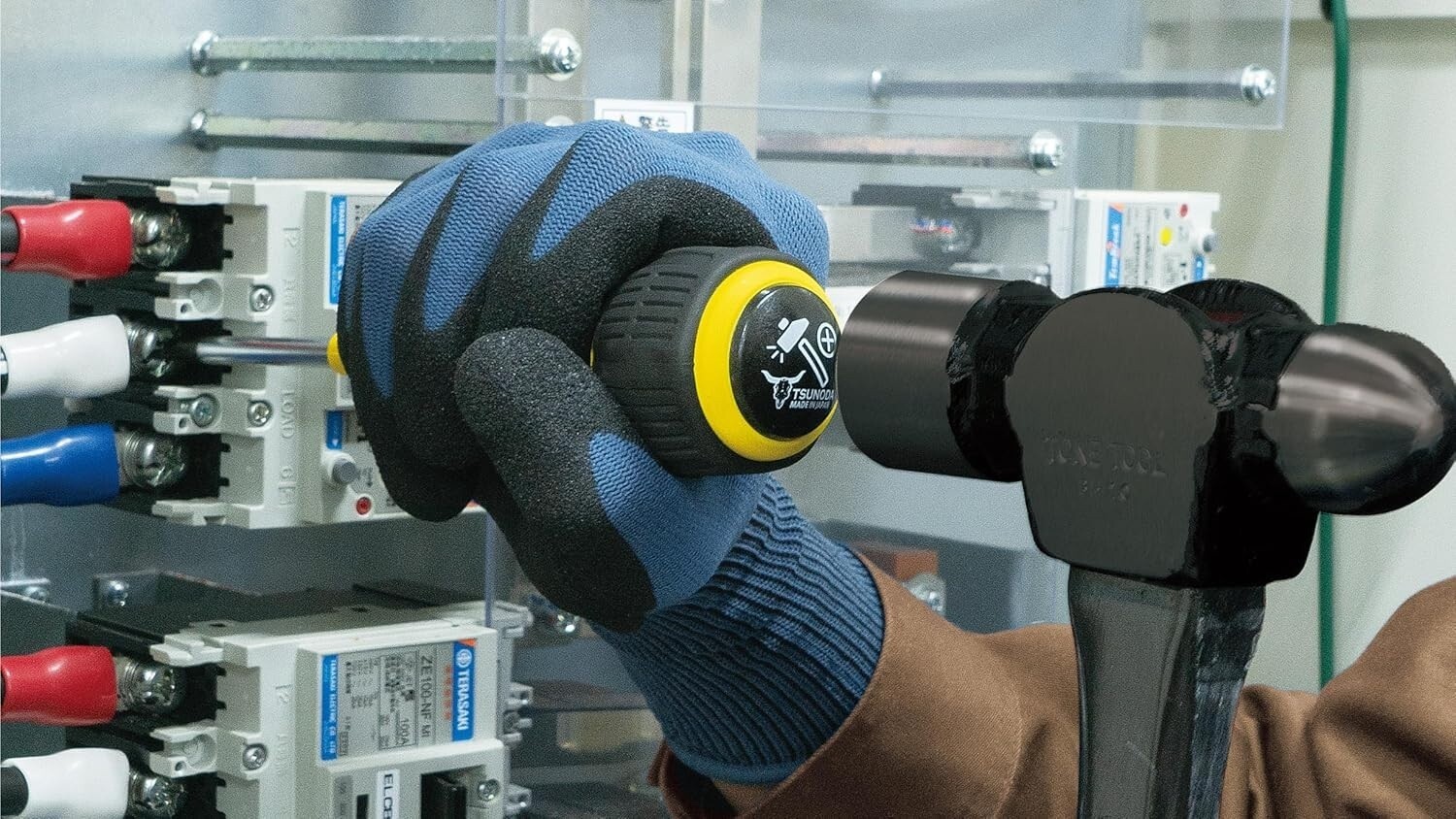 TSUNODA INSULATED SCREWDRIVER THROUGH TYPE (2X100mm) DD-P2100