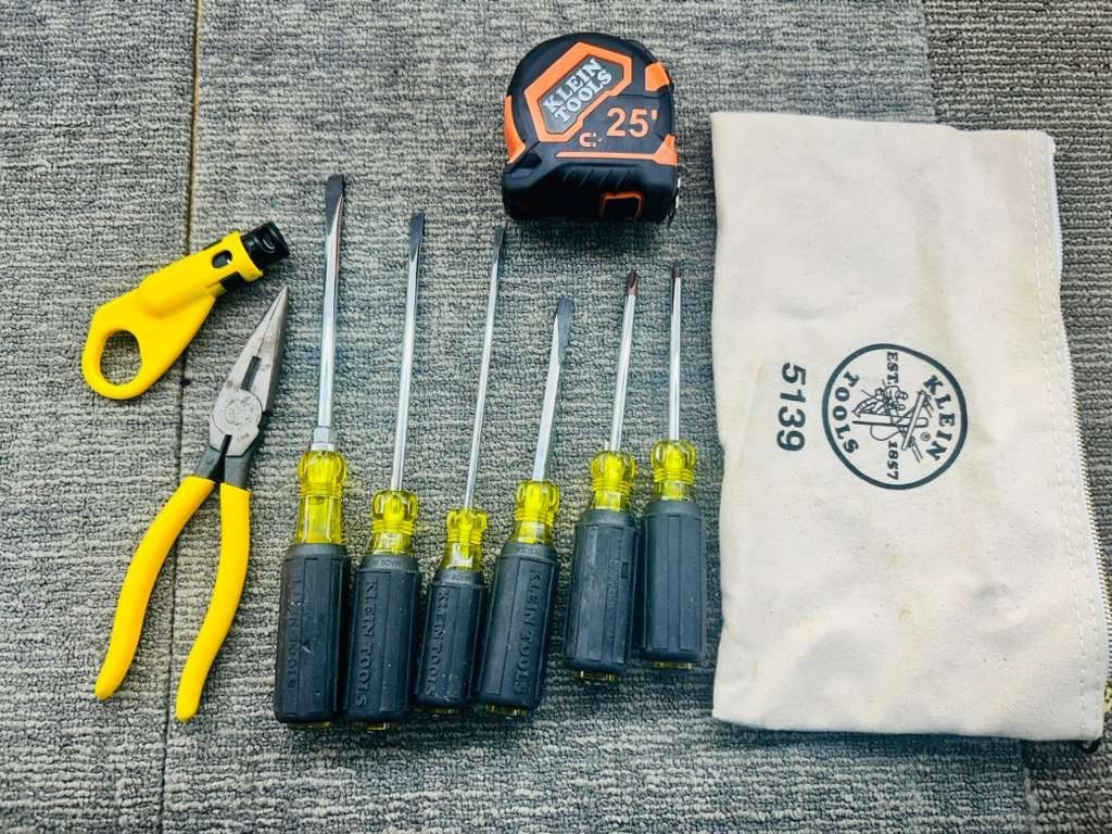 Klein Tools miscellaneous Set D203-8 Pliers 85076 Screwdrivers 5139 Bag – 409093