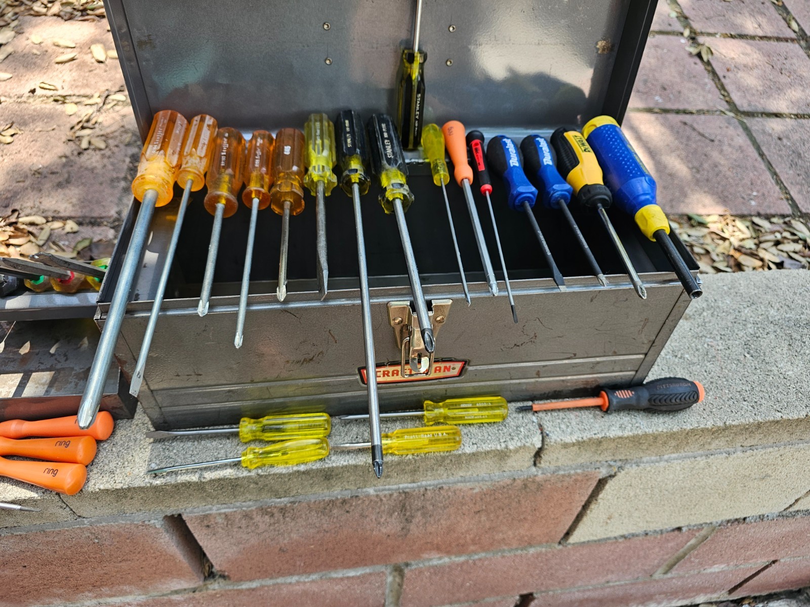 Huge Lot of 57 Screwdrivers Specific Tips Mixed With Nice Metal 17″x7.5″x7″ Case