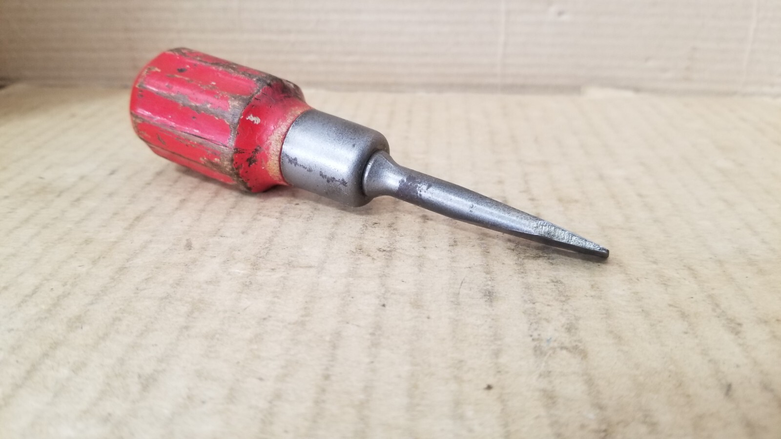 Vintage Red Wood Handle Stubby Flat/Slotted Screwdriver , VGC