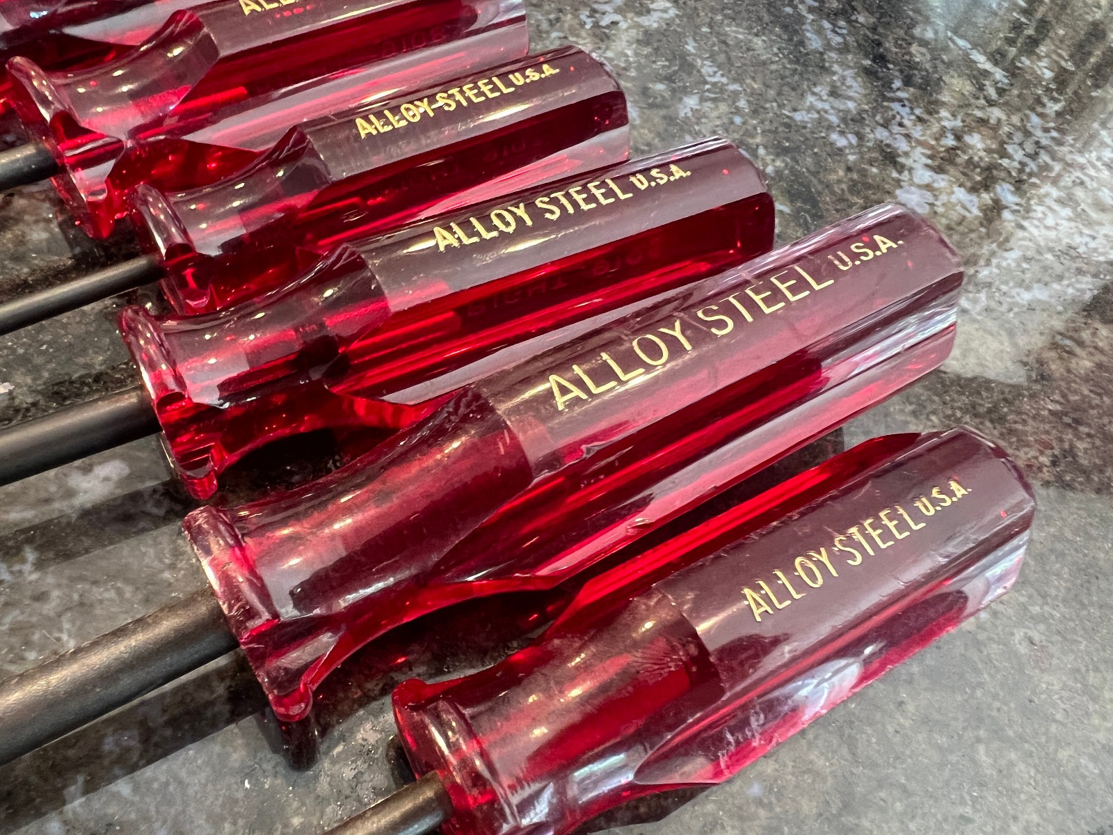 Wright USA 6 Pc Screwdriver Set Phillips and Slotted Alloy Steel Red Handles